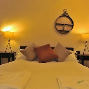 https://gails-guest-house.tophotelsbath.com