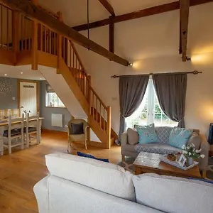 https://cherry-orchard-lodge.tophotelsbath.com